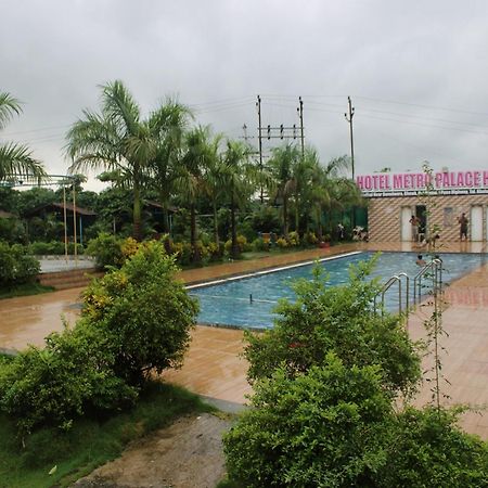 Hotel Metro Palace Resort Karjat Buitenkant foto