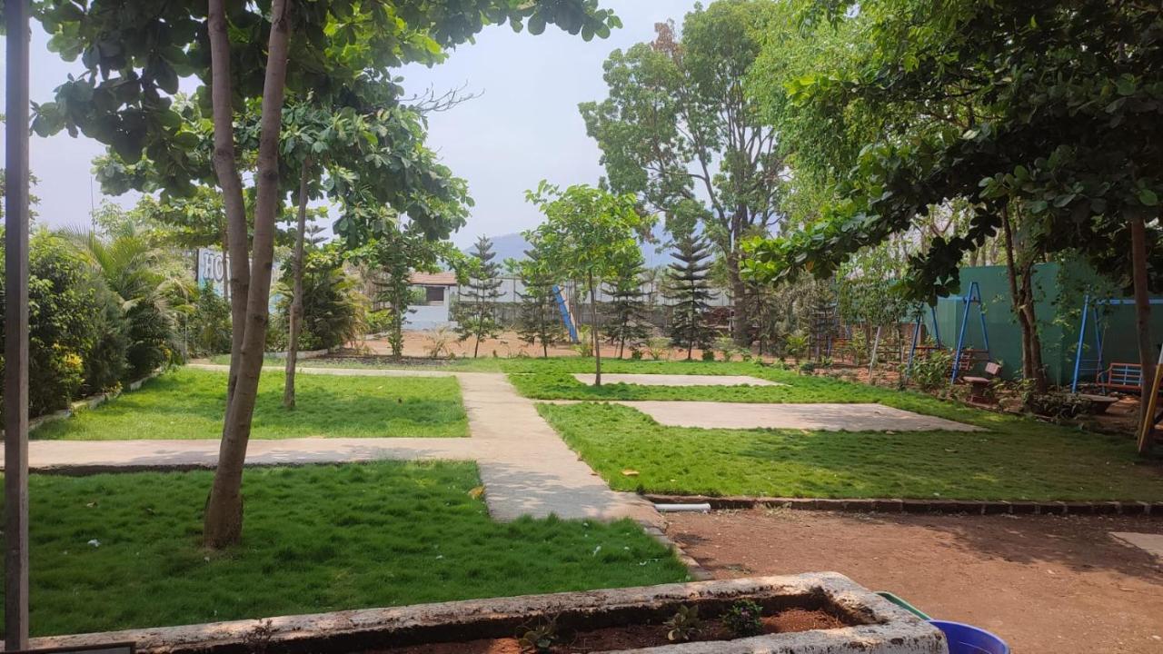 Hotel Metro Palace Resort Karjat Buitenkant foto