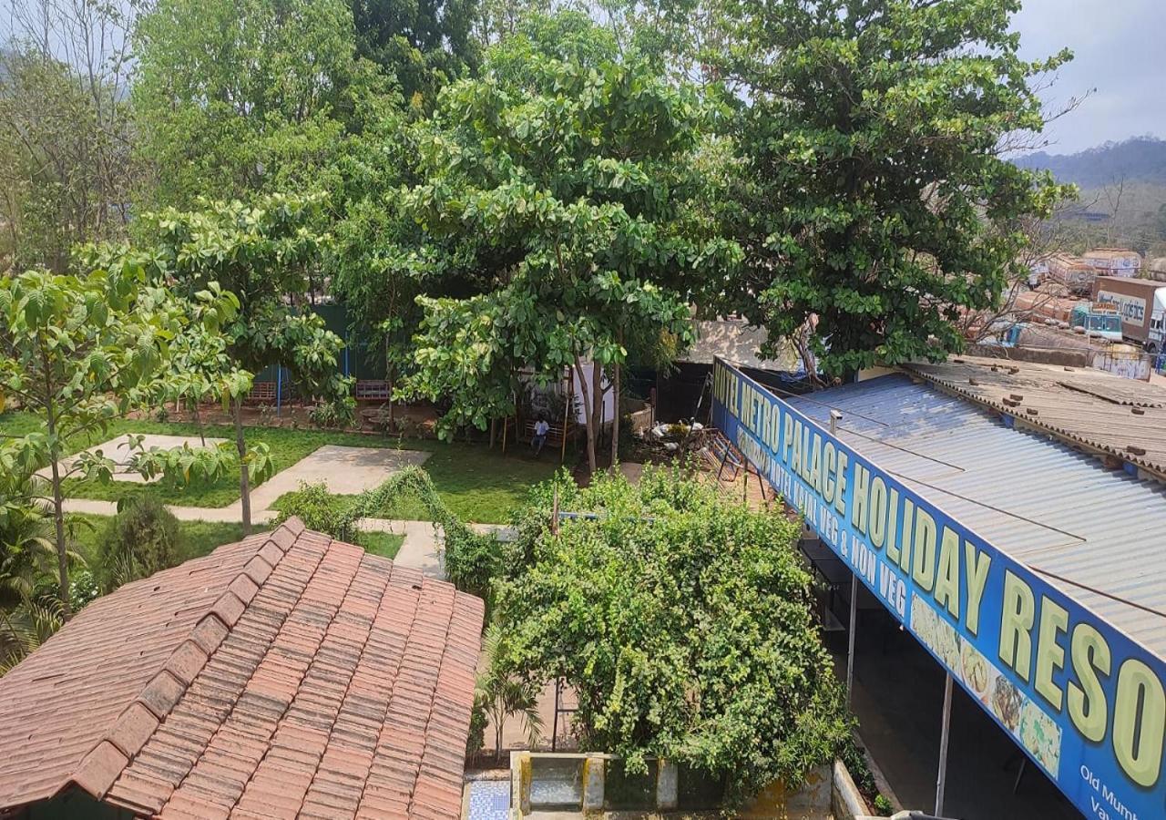 Hotel Metro Palace Resort Karjat Buitenkant foto