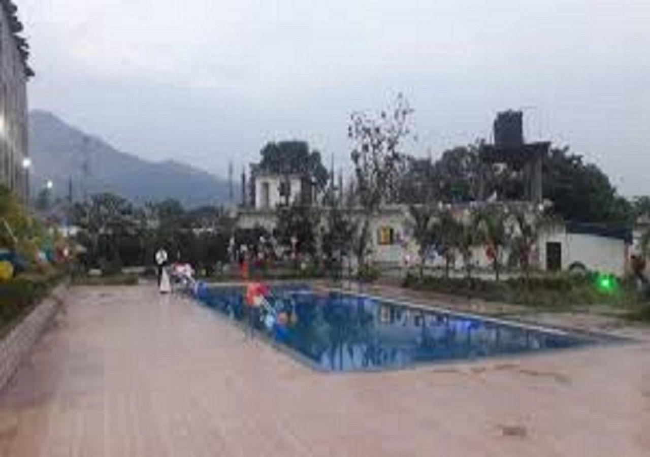Hotel Metro Palace Resort Karjat Buitenkant foto