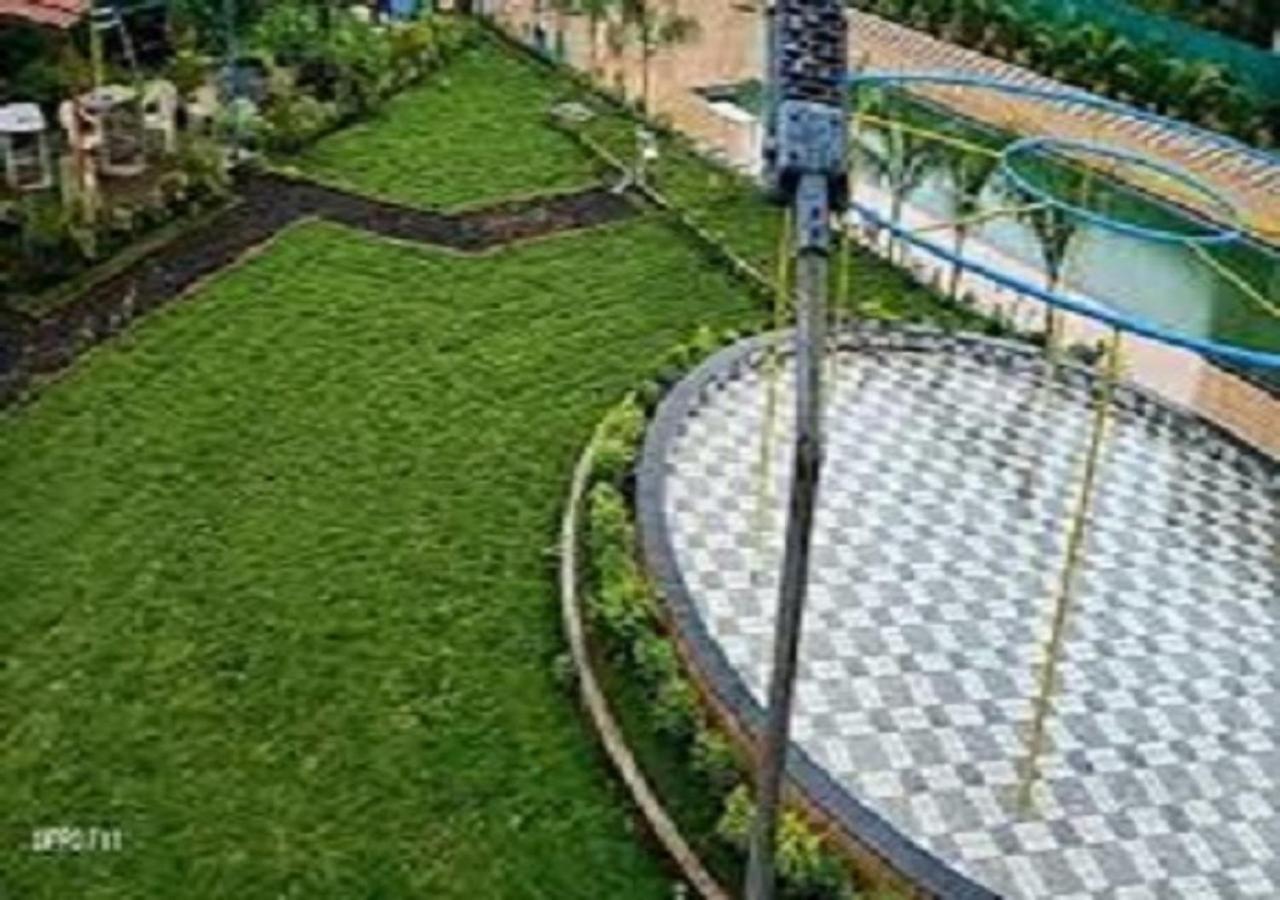 Hotel Metro Palace Resort Karjat Buitenkant foto