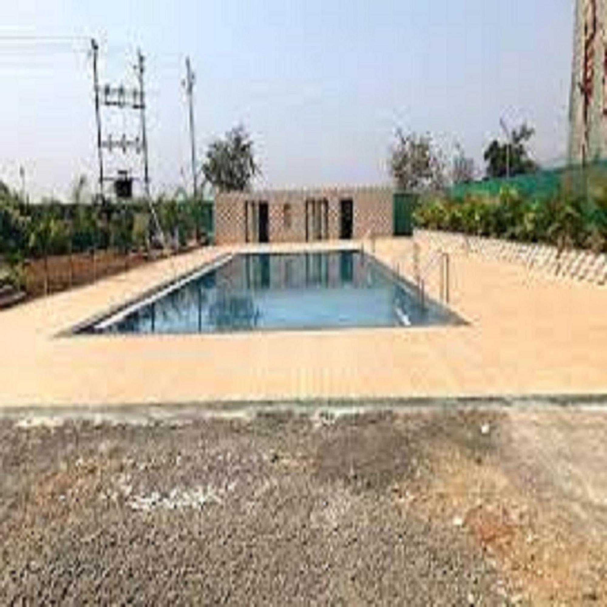 Hotel Metro Palace Resort Karjat Buitenkant foto