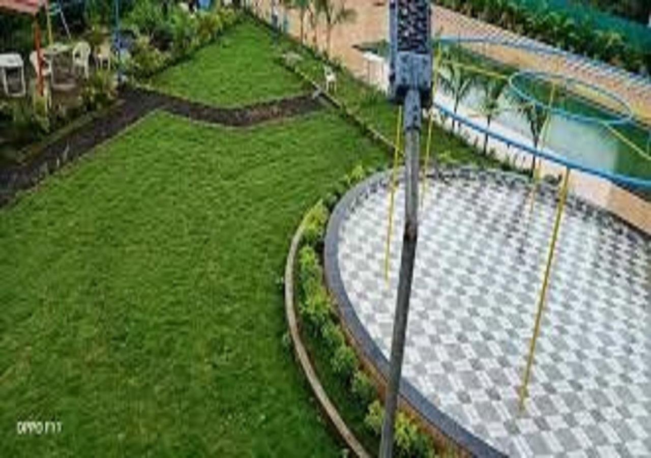 Hotel Metro Palace Resort Karjat Buitenkant foto