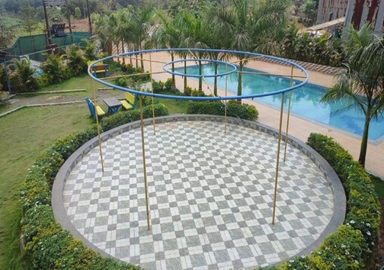 Hotel Metro Palace Resort Karjat Buitenkant foto