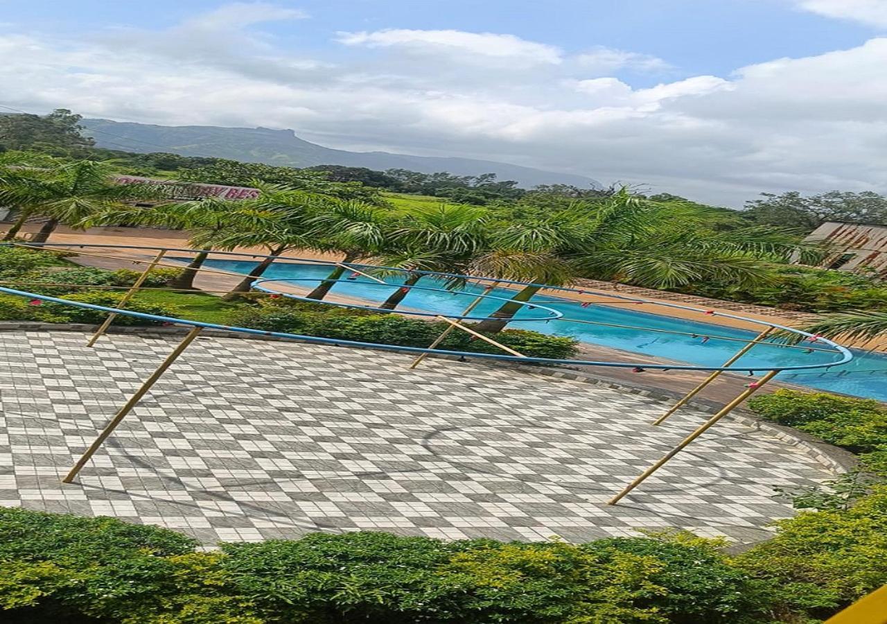 Hotel Metro Palace Resort Karjat Buitenkant foto