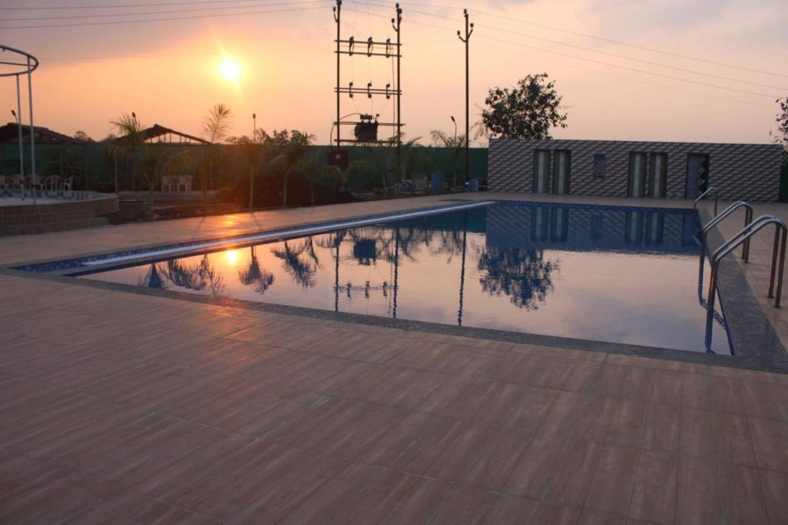 Hotel Metro Palace Resort Karjat Buitenkant foto