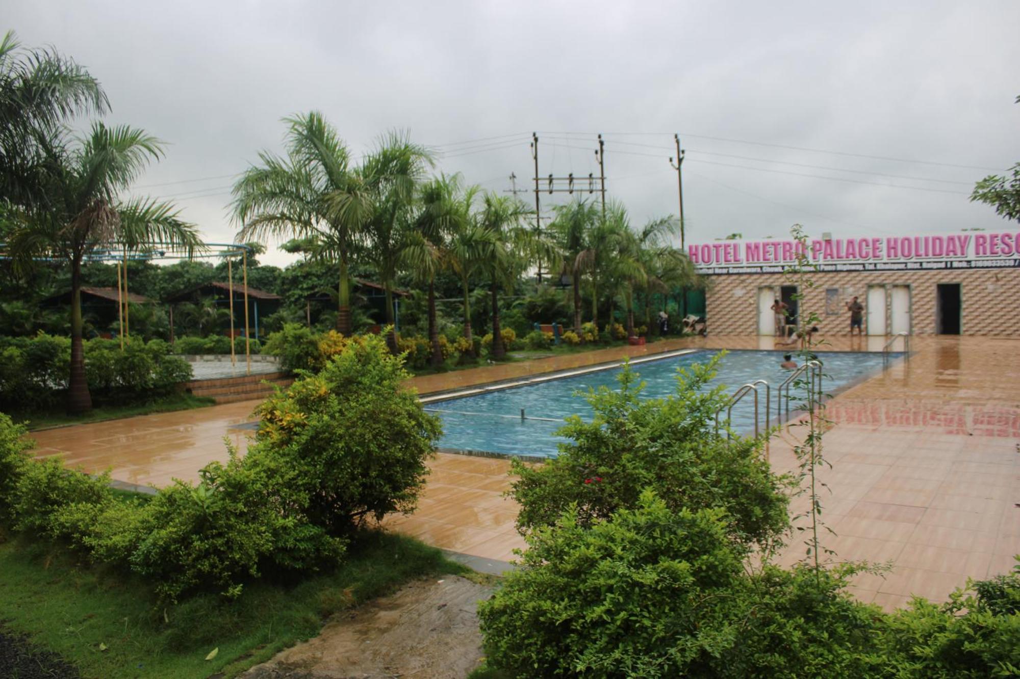 Hotel Metro Palace Resort Karjat Buitenkant foto