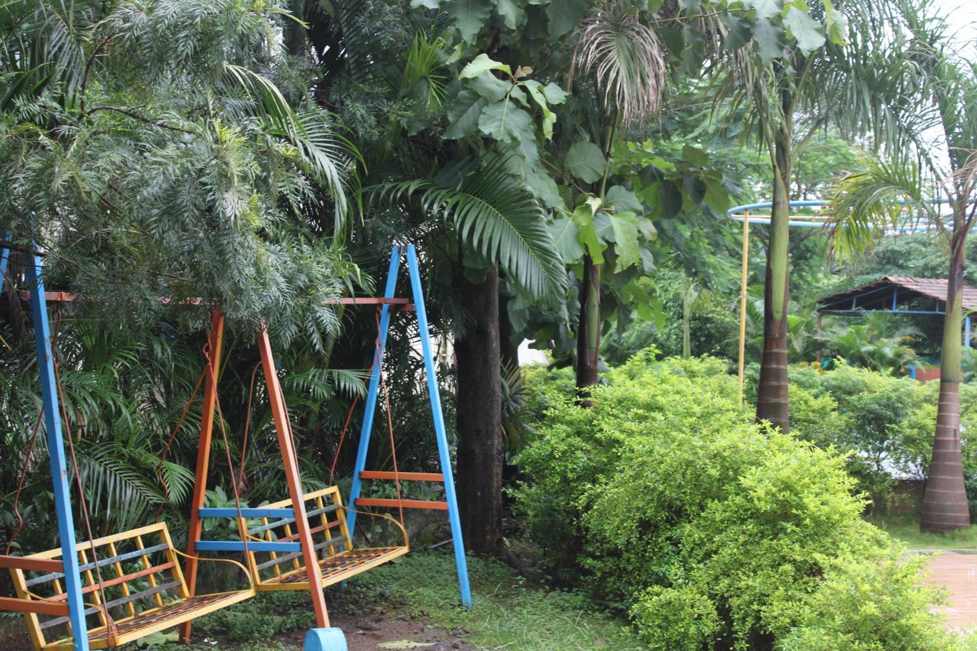 Hotel Metro Palace Resort Karjat Buitenkant foto