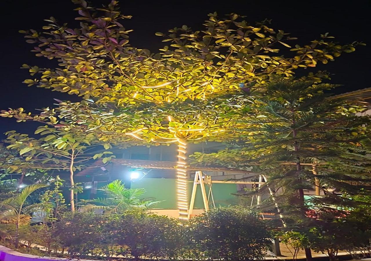 Hotel Metro Palace Resort Karjat Buitenkant foto