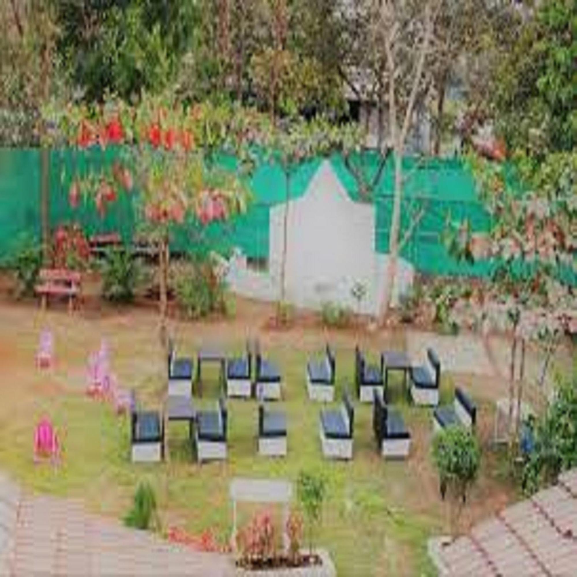 Hotel Metro Palace Resort Karjat Buitenkant foto