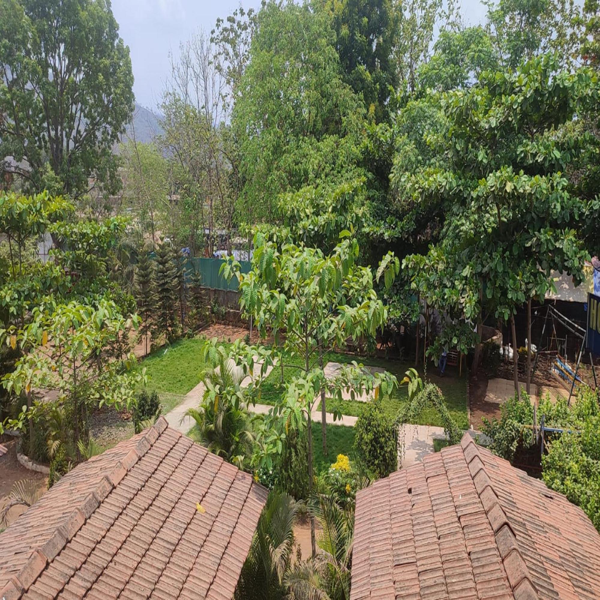Hotel Metro Palace Resort Karjat Buitenkant foto