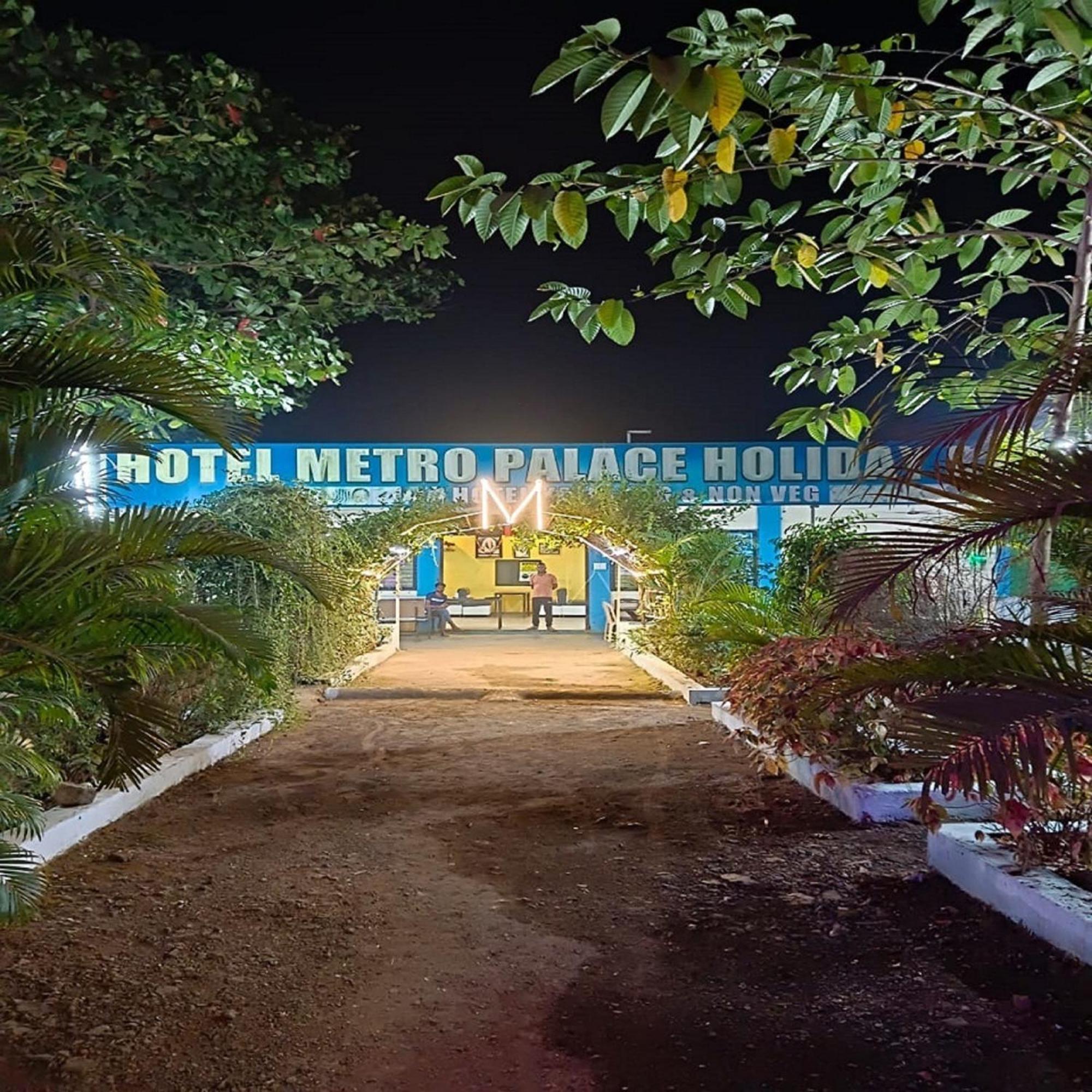 Hotel Metro Palace Resort Karjat Buitenkant foto