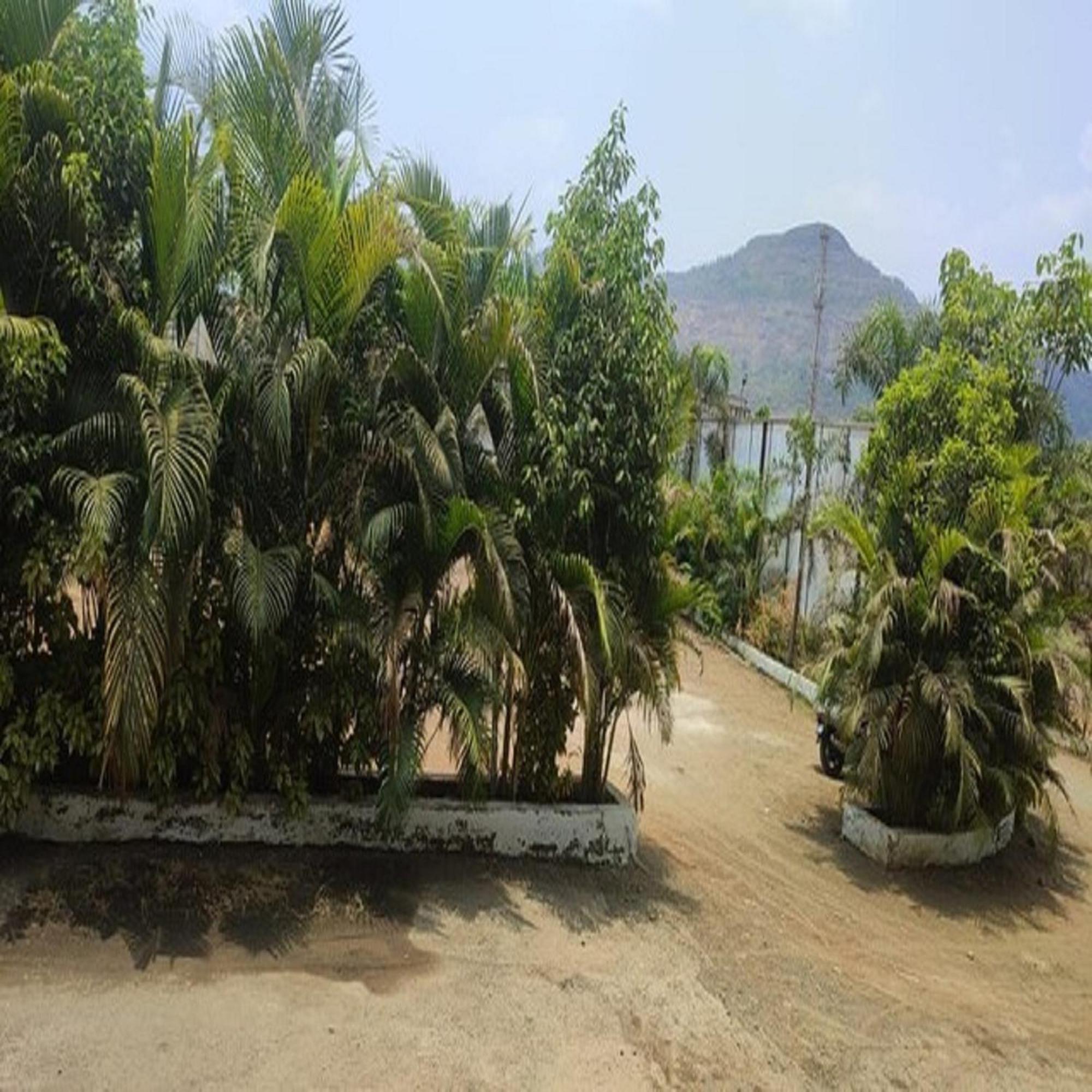 Hotel Metro Palace Resort Karjat Buitenkant foto